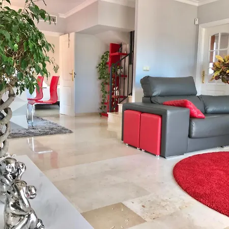 Appartement The Elviria Penthouse, *